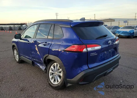 2025 Toyota Corolla Cross Le z USA, uszkodzony, nr VIN 7MUCAABG2SV134704